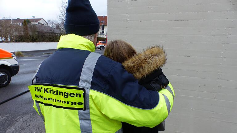 Die Notfallseelsorge PSNV leistet seelsorgerische Präsenz in Notfällen. Die Notfallseelsorge PSNV leistet seelsorgerische Präsenz in Notfällen.