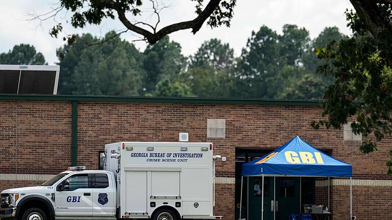 Nach Schüssen an Schule in Georgia       -  Nach den Schüssen an einer Schule im Bundesstaat Georgia hat die Polizei den Vater des Täters festgenommen.