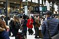 Generalstreik in Frankreich       -  Reisende warten am Bahnhof Paris-Nord auf ihre Züge. Wegen der Streiks ist der Bahnverkehr im ganzen Land gestört.