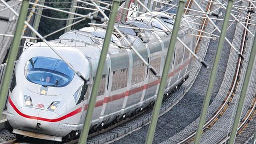 Verkehrsprojekte: Bahntrassenausbau und Straßenprojekte - bei einer Pressekonferenz wurden die größten Verkehrsvorhaben in Oberfranken vorgestellt.Foto: Salome Kegler/dpa