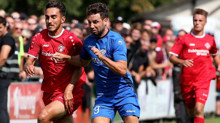 Benjamin Schömig (rechts, im Duell mit Onur Ünlicifci) wechselt vom WFV zum Stadtrivalen FC Würzburger Kickers. Benjamin Schömig (rechts, im Duell mit Onur Ünlicifci) wechselt vom WFV zum Stadtrivalen FC Würzburger Kickers.