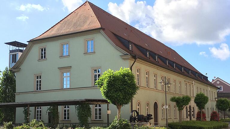 Das Städtische Museum in der Landwehrstraße in Kitzingen wurde laut Stadtratsbeschluss von Ende Juni 2020 auf Dauer geschlossen. Das Städtische Museum in der Landwehrstraße in Kitzingen wurde laut Stadtratsbeschluss von Ende Juni 2020 auf Dauer geschlossen.