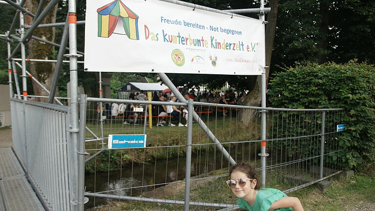 Stadtfest Bad Brückenau: Sparevent mit Stimmungshöhen       -  Das kunterbunte Kinderzelt im Siebener-Park gab es auch wieder.