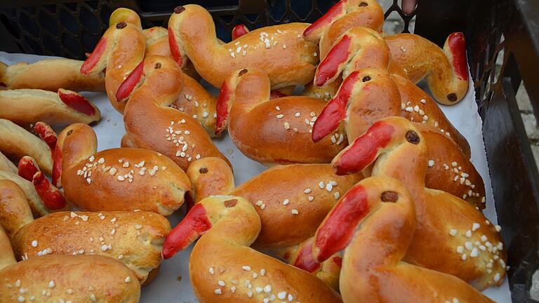 So sehen die Ostheimer Osterstörche aus, die bis heute immer am Gründonnerstag in der ehemaligen Bäckerei Schenk gebacken werden.