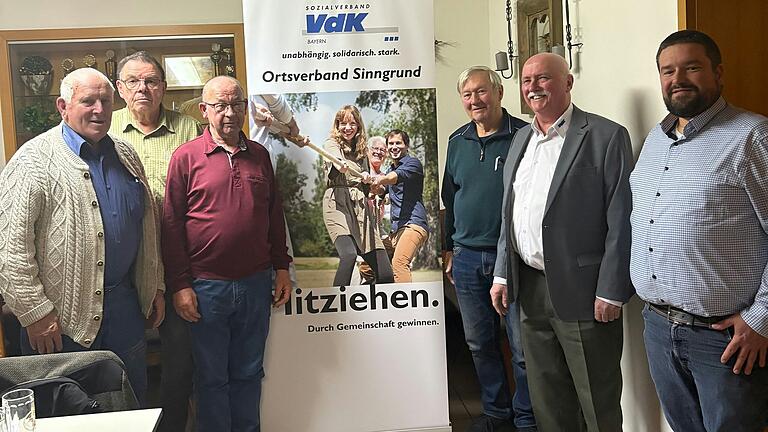 Der VdK OV Sinngrund ehrte langjährige Mitglieder, darunter Ortsvorsitzenden Anton Breitenbach für 50 Jahre (Zweiter von rechts). Der VdK OV Sinngrund ehrte langjährige Mitglieder, darunter Ortsvorsitzenden Anton Breitenbach für 50 Jahre (Zweiter von rechts).