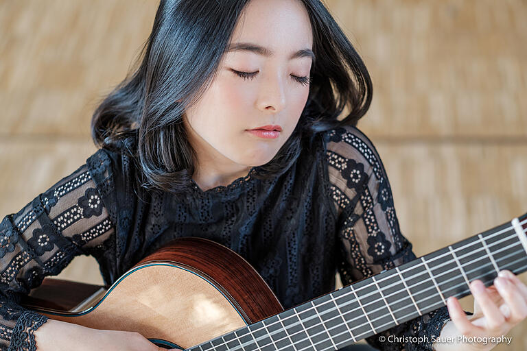 Am 2. August beginnt das Gitarrenfestival mit Kanahi Yamashita im Rathaus Sulzfeld.