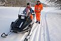 Zwei Männer im Schnee: Karl-Heinz Käppner (links) und Karl Volland vom Iphöfer Bauhof im Jahr 2010 beim Loipenspuren mit dem Motorschlitten.