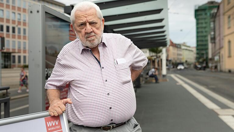 Werner Jäger ist sauer auf die WVV in Würzburg. Von seiner Wohnung in der Augustinerstraße kommt er nicht mehr zu wichtigen Arztterminen.