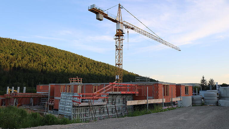 In Nantenbach wächst der Neubau der Mainfränkischen Werkstätten in die Höhe.&nbsp;