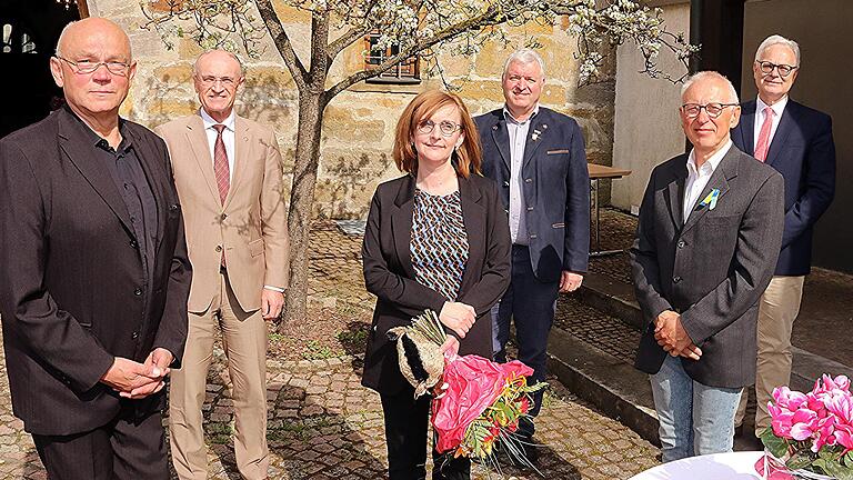 Wechsel am Haus Ebern der Haßbergkliniken: Das Foto zeigt (von links) Dr. Klaus Riedel, Landrat Wilhelm Schneider, Chefärztin Gabriella Slugotska, Eberns Bürgermeister Jürgen Hennemann, Ants Lohmus und Vorstandsvorsitzenden Wilfried Neubauer.