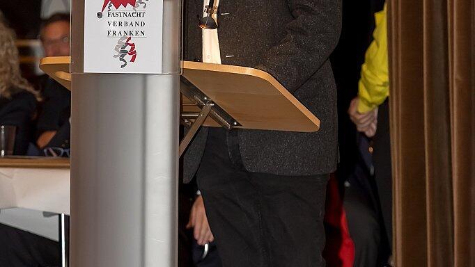 Erhielt großen Applaus für seine Laudatio auf Bernhard Schlereth: Büttenredner Peter Kuhn von der Schwarzen Elf in Schweinfurt. Erhielt großen Applaus für seine Laudatio auf Bernhard Schlereth: Büttenredner Peter Kuhn von der Schwarzen Elf in Schweinfurt.