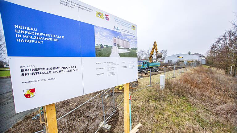 Die neue Turnhalle wird von der sogenannten 'Bauherrengemeinschaft Sporthalle Eichelsee' errichtet. Dazu gehören neben der Stadt Haßfurt auch die Waldorfschule und der Turnverein Haßfurt. Die neue Turnhalle wird von der sogenannten 'Bauherrengemeinschaft Sporthalle Eichelsee' errichtet. Dazu gehören neben der Stadt Haßfurt auch die Waldorfschule und der Turnverein Haßfurt.