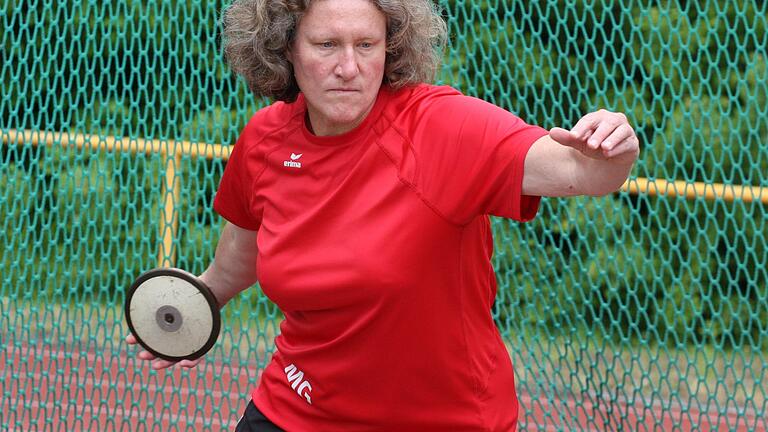 Martina Greithanner vom TSV Münnerstadt schleuderte den ein Kilogramm schweren Diskus auf 40,44 Meter.       -  Martina Greithanner vom TSV Münnerstadt schleuderte den ein Kilogramm schweren Diskus auf 40,44 Meter.