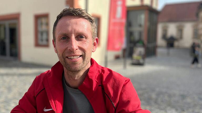 Wehr - oder Sozialdienst könnte ziellosen Jugendlichen laut Matthias Donhauser (42) aus Sudrach helfen. Wehr - oder Sozialdienst könnte ziellosen Jugendlichen laut Matthias Donhauser (42) aus Sudrach helfen.