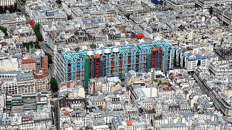 FRANCE-MONUMENTS-FEATURE       -  Fremdkörper in historischer Umgebung: das Centre Georges Pompidou aus der Luft.