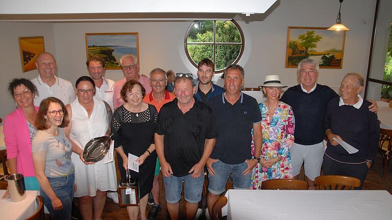 Große Freude herrschte bei den Preisträgerinnen und Preisträgern beim Golfturnier.