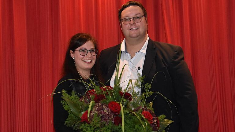 Dominik Hetzer will in Kleinrinderfeld Bürgermeister werden, hier zusammen mit seiner Partnerin Jaqueline Albert