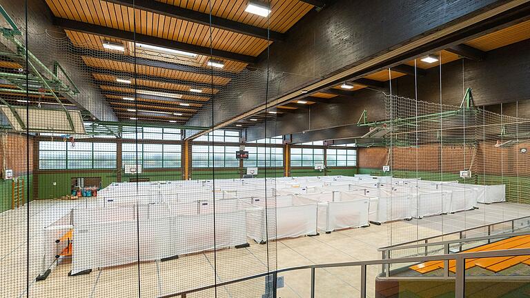 In der Erwin-Ammann-Halle lebten über mehrere Monate hinweg um die 100 Geflüchtete. In der Erwin-Ammann-Halle lebten über mehrere Monate hinweg um die 100 Geflüchtete.