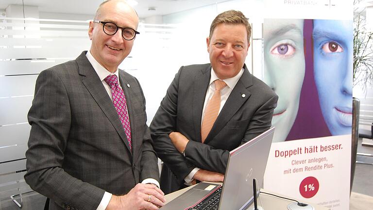 Marcus Lingel, persönlich haftender Gesellschafter der Merkur Bank (rechts), und Andreas Maurer als Geschäftsleiter in Hammelburg freuen sich ein Jahr nach der Übernahme der Bank Schilling über die Geschäftsentwicklung. Marcus Lingel, persönlich haftender Gesellschafter der Merkur Bank (rechts), und Andreas Maurer als Geschäftsleiter in Hammelburg freuen sich ein Jahr nach der Übernahme der Bank Schilling über die Geschäftsentwicklung.