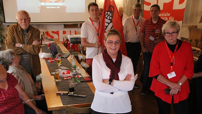 Die Direktkandidatin der SPD im Wahlkreis 248, Sabine Dittmar, freute sich über das Wahlergebnis. Foto: Johannes Schlereth       -  Die Direktkandidatin der SPD im Wahlkreis 248, Sabine Dittmar, freute sich über das Wahlergebnis. Foto: Johannes Schlereth