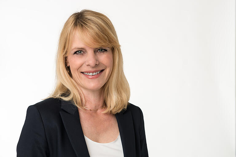 Ein Hoch auf die Automatisierung von Betrieben: Ute Drescher, Chefredakteurin der Würzburger Fachmedien „Elektrotechnik“ und „Konstruktionspraxis“. Ein Hoch auf die Automatisierung von Betrieben: Ute Drescher, Chefredakteurin der Würzburger Fachmedien „Elektrotechnik“ und „Konstruktionspraxis“.