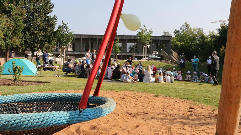 Seit Juni ist das Freigelände der Kita Baumhofstraße fertig. Das feierte der Kindergarten kürzlich mit einem Spielplatzfest. Insgesamt fehlt es aber an Kitaplätzen in Marktheidenfeld. (Symbolbild) Seit Juni ist das Freigelände der Kita Baumhofstraße fertig. Das feierte der Kindergarten kürzlich mit einem Spielplatzfest. Insgesamt fehlt es aber an Kitaplätzen in Marktheidenfeld. (Symbolbild)