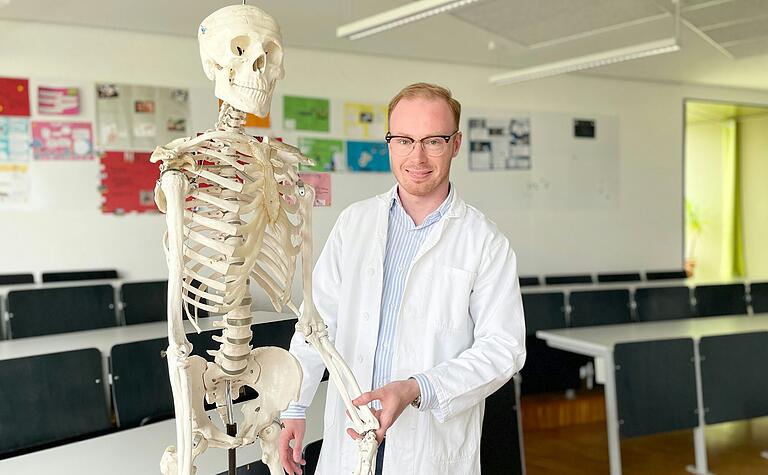 Jan Wiedemann wird Biologie und Chemie am Regiomontanus-Gymnasium lehren. Jan Wiedemann wird Biologie und Chemie am Regiomontanus-Gymnasium lehren. 