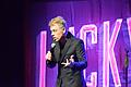 Michael Mittermeier setzte in der Stadthalle von Bad Neustadt zum &bdquo;Lucky Punch&rdquo; an.