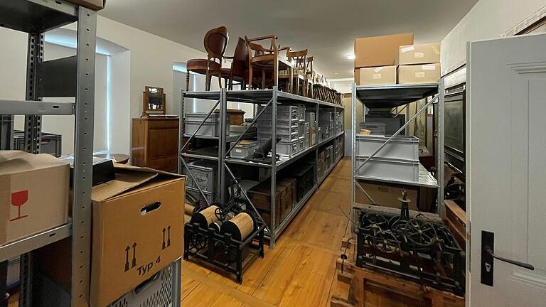 Viele Objekte sind schon aus dem Bestand des ehemaligen städtischen Museums verschwunden, manch anderes ist noch vorhanden. Viele Objekte sind schon aus dem Bestand des ehemaligen städtischen Museums verschwunden, manch anderes ist noch vorhanden.