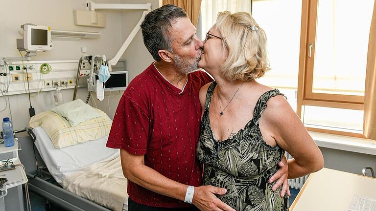 Sabine Kraft hat ihrem Mann Markus eine Niere gespendet. Mit ihrer Geschichte zeigen sie: Bei einer Transplantation ist weder das Nehmen, noch das Geben leicht.