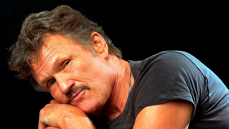 US-Musiker Kristofferson mit 88 Jahren gestorben - US-Country-Sänger und Songwriter Kris Kristofferson ist tot. US-Musiker Kristofferson mit 88 Jahren gestorben - US-Country-Sänger und Songwriter Kris Kristofferson ist tot.