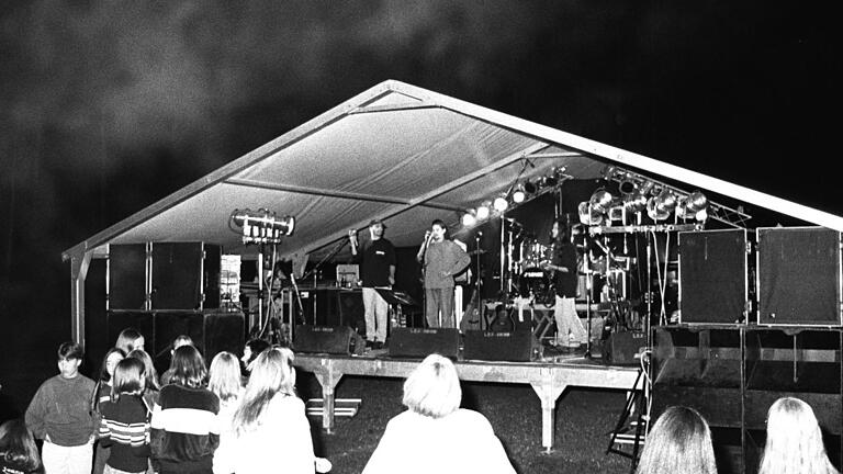 Impressionen von Open-Air-Festivals 'Rock im Wald' von 1997 bis 2015.