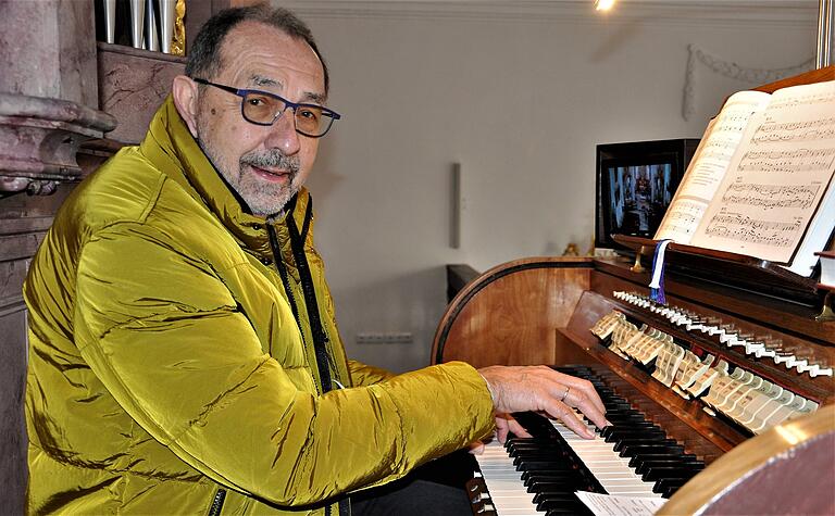 Immer an der Orgel: Rainer Gressel. Er sorgt für die musikalische Begleitung des Gesangs und die musikalische Umrahmung der Gottesdienste