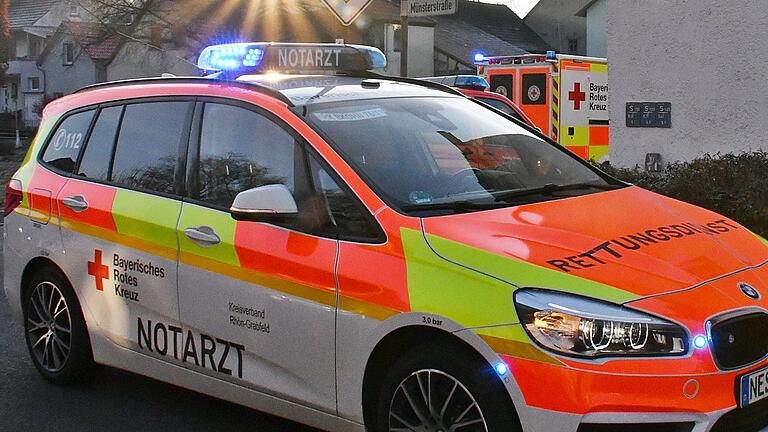 Wenn schnelle Hilfe, zum Beispiel bei einem Brand wie am Montag in Kleineibstadt nötig ist, dann ist der Notarzt gefragt. Für die Silvesternacht gestaltete sich aber die Suche nach Notärzten, die einen Dienst übernehmen, als sehr schwierig. Wenn schnelle Hilfe, zum Beispiel bei einem Brand wie am Montag in Kleineibstadt nötig ist, dann ist der Notarzt gefragt. Für die Silvesternacht gestaltete sich aber die Suche nach Notärzten, die einen Dienst übernehmen, als sehr schwierig.