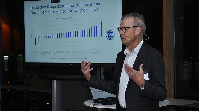 Peter Bofinger ist Seniorprofessor an der Universität Würzburg für Volkswirtschaft, Geld und internationale Wirtschaftsbeziehungen. Peter Bofinger ist Seniorprofessor an der Universität Würzburg für Volkswirtschaft, Geld und internationale Wirtschaftsbeziehungen.