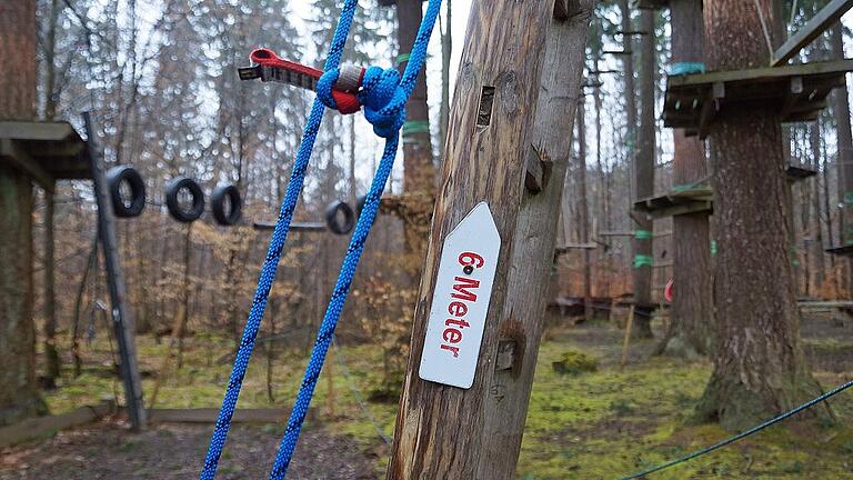 14 Parcours für alle Altersklassen und jeden Wagemut gibt es beim Kletterwald in Einsiedel. In sechs Metern Höhe durch die Bäume zu klettern, das hat schon was. 14 Parcours für alle Altersklassen und jeden Wagemut gibt es beim Kletterwald in Einsiedel. In sechs Metern Höhe durch die Bäume zu klettern, das hat schon was.