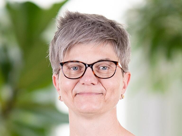 Dr. Jessica Körber ist Chirurgin und leitende Oberärztin am Leopoldina-Krankenhaus in Schweinfurt. Dr. Jessica Körber ist Chirurgin und leitende Oberärztin am Leopoldina-Krankenhaus in Schweinfurt.