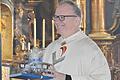 Geschenk zum Priesterjubiläum: Für eine Fahrt nach Mürsbach (Lkr. Bamberg), wo er seine erste Pfarrstelle hatte, bekam Domkapitular Thomas Kessler symbolisch einen gebackenen Reisebus.
