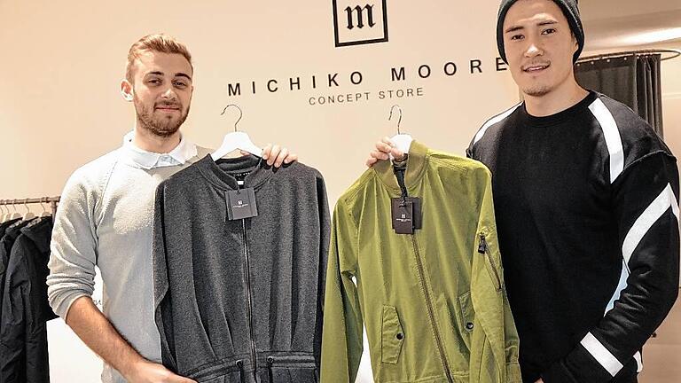 Michiko Moore heißt der Laden, in dem Michael Fischer (rechts) &ndash; mit Store-Manager Nikolai Klein &ndash; auch Stücke seines eigenen Modelabels präsentiert.