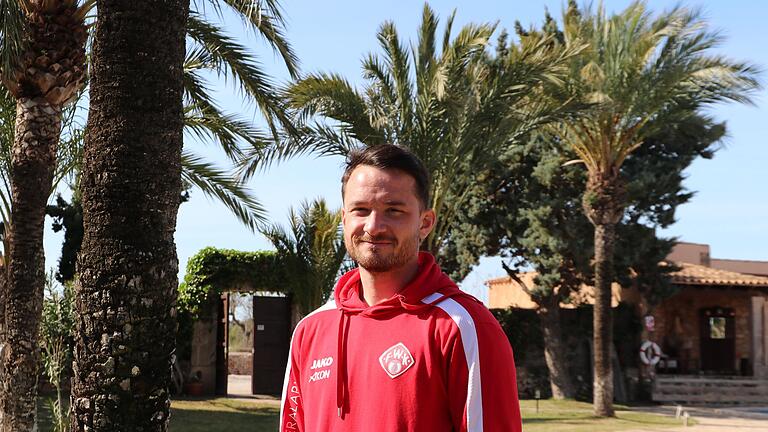 'Eine gute Geste vom Verein' sei der recht spontane Trip ins Trainingslager auf Mallorca für ihn und seine Mitspieler vom FC Würzburger Kickers, sagt Kapitän Peter Kurzweg. 'Eine gute Geste vom Verein' sei der recht spontane Trip ins Trainingslager auf Mallorca für ihn und seine Mitspieler vom FC Würzburger Kickers, sagt Kapitän Peter Kurzweg.