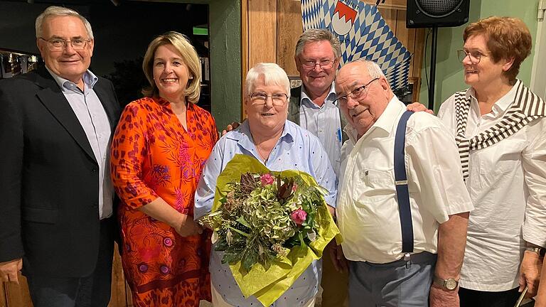 Das Foto zeigt (von links) Stefan Funk, Martina Gießübel, Ramona Kemmer, Gerhard Eck, Hans Kemmer und Edeltraud Baumgartl.