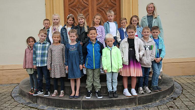 Klassenlehrerin Daniela Thauer kümmert sich um die 17 Abc-Schützen der Klasse 1a am Schulstandort Maroldsweisach.