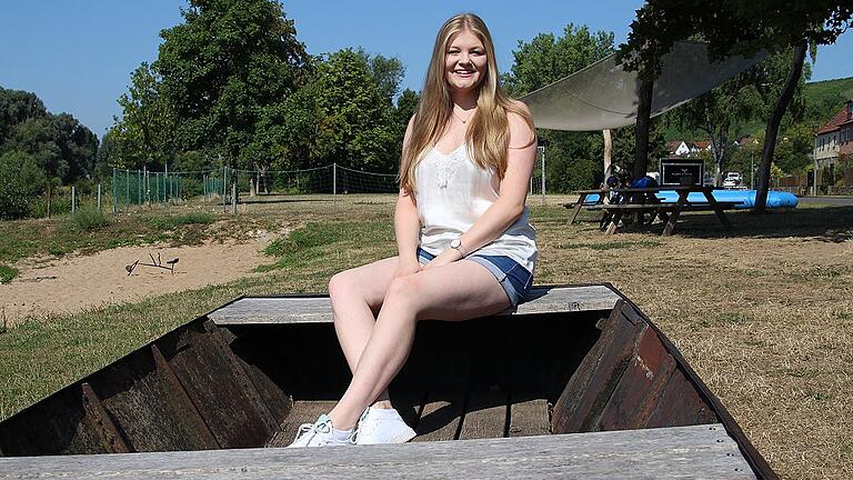 Luisa Zips ist die neue Ochsenfurter Zuckerfee. Besonders gern hält sie sich am Mainufer in Frickenhausen auf.