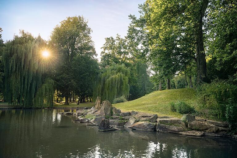 Der als englischer Landschaftsgarten angelegte Schlosspark.