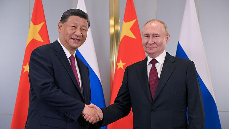 Wladimir Putin (r) und Xi Jinping,       -  Aus Sicht der Nato eine gefährliche Freundschaft:  Wladimir Putin (r) und Xi Jinping, Präsident von China. (Archivbild)