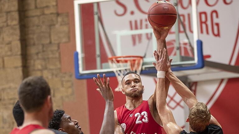 Die neue Nummer 23 der Baskets: Brekkott Chapman war mit 20 Punkten erfolgreichster Würzburger Werfer beim 86:77-Testspielsieg gegen Limburg.