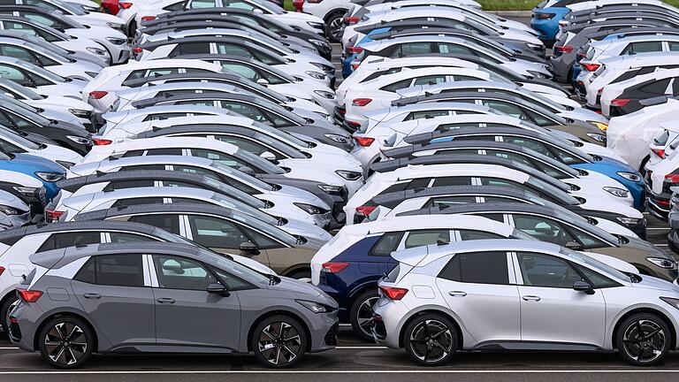 Volkswagen       -  Volkswagen leidet unter den schwachen Verkaufszahlen in China und bei E-Autos. (Archivbild)