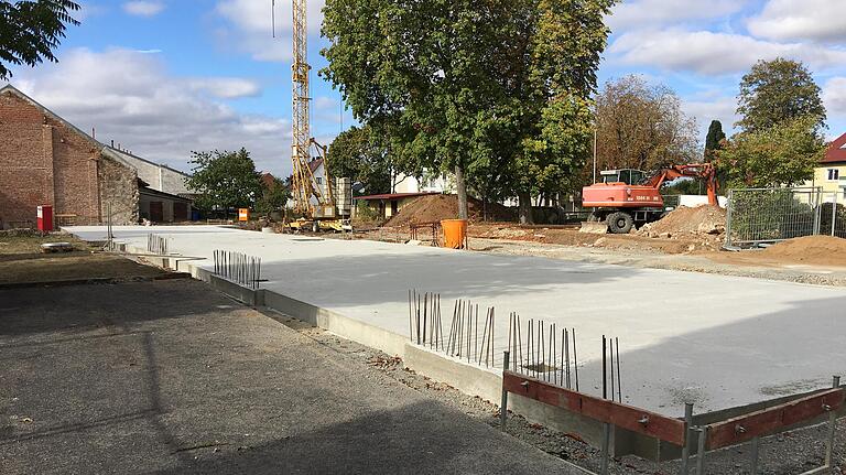 Die Bodenplatten für den Neubau der Mehrfamilienwohnhäuser in der Oberndorfer Mitte sind schon fertig.