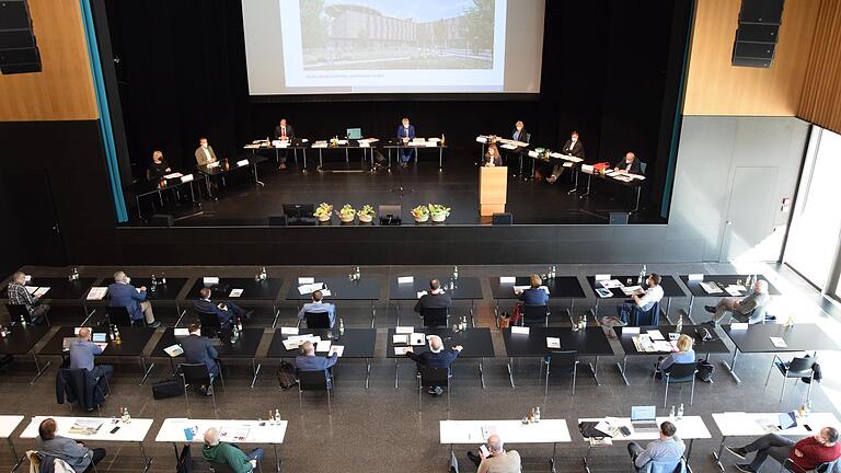 Der Kreistag Main-Spessart tagte in letzter Zeit – wie hier über den Masterplan für das Klinikum – in der Lohrer Stadthalle.