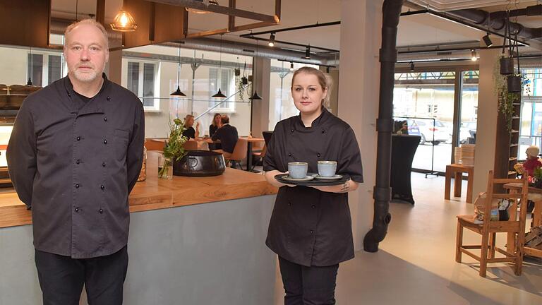 Heiko Kolb und Lisa Berger haben im früheren Kaufhaus Stöhr das Genusshaus nach langem Umbau eröffnet.